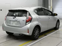 Toyota AQUA лот № 30084 оценка 4  с аукциона в Японии 1