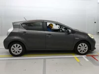 Toyota AQUA лот № 30074 оценка 3  с аукциона в Японии 2