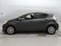 Toyota AQUA лот № 30074 оценка 3  с аукциона в Японии 3