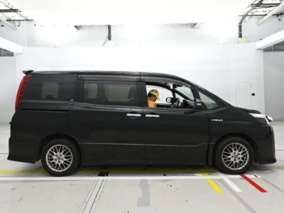 Toyota NOAH  с аукциона в Японии