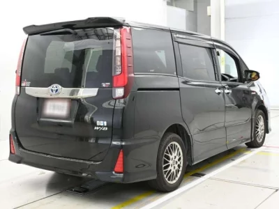 Toyota NOAH  с аукциона в Японии