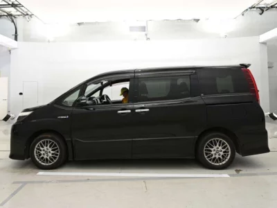Toyota NOAH  с аукциона в Японии