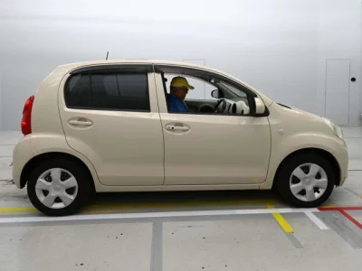 Toyota PASSO  с аукциона в Японии