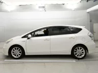 Toyota PRIUS ALPHA лот № 30009 оценка 4  с аукциона в Японии 3