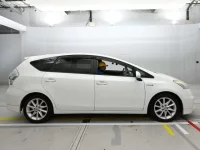 Toyota PRIUS ALPHA лот № 30009 оценка 4  с аукциона в Японии 2