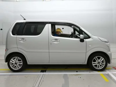 Suzuki WAGON R  с аукциона в Японии