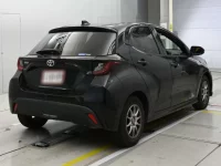 Toyota YARIS лот № 30081 оценка RA  с аукциона в Японии 1