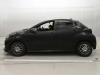 Toyota YARIS лот № 30081 оценка RA  с аукциона в Японии 3
