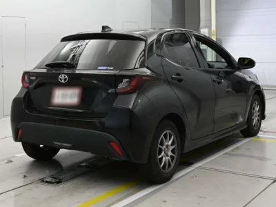 Toyota YARIS  с аукциона в Японии
