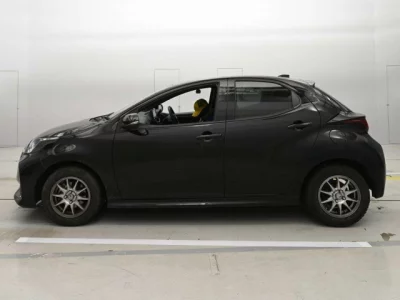 Toyota YARIS  с аукциона в Японии