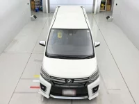 Toyota VOXY лот № 30073 оценка 4  с аукциона в Японии 6