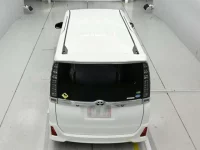 Toyota VOXY лот № 30073 оценка 4  с аукциона в Японии 7