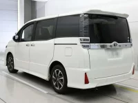 Toyota VOXY лот № 30042 оценка 4  с аукциона в Японии 5