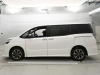 Toyota VOXY лот № 30042 оценка 4  с аукциона в Японии 3