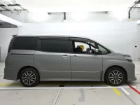 Toyota VOXY лот № 30027 оценка 3  с аукциона в Японии 2