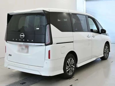 Nissan SERENA  с аукциона в Японии