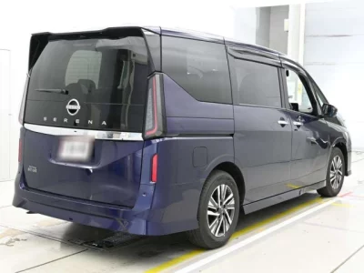 Nissan SERENA  с аукциона в Японии