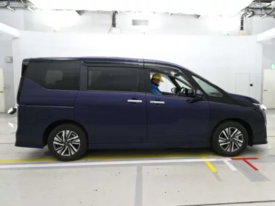 Nissan SERENA  с аукциона в Японии