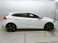 Volvo V40 лот № 90147 оценка 3.5  с аукциона в Японии 2