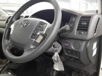Toyota HIACE VAN лот № 40059 оценка 6  с аукциона в Японии 8