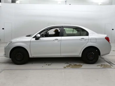Toyota COROLLA AXIO  с аукциона в Японии