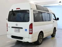 Toyota HIACE VAN лот № 30324 оценка R  с аукциона в Японии 1