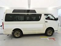 Toyota HIACE VAN лот № 30324 оценка R  с аукциона в Японии 2