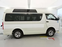 Toyota HIACE VAN лот № 30318 оценка 3.5  с аукциона в Японии 2