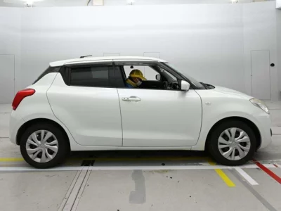 Suzuki SWIFT  с аукциона в Японии