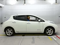 Nissan LEAF лот № 90290 оценка 4  с аукциона в Японии 2