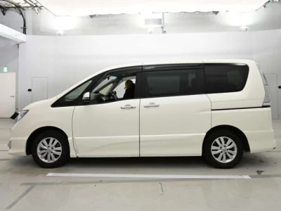 Nissan SERENA  с аукциона в Японии