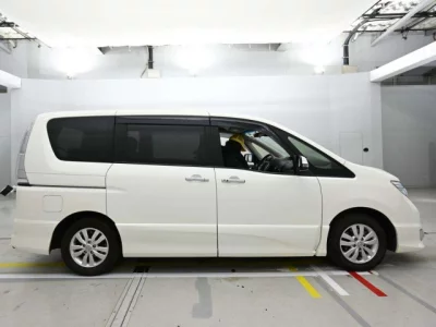 Nissan SERENA  с аукциона в Японии