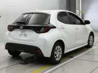 Toyota YARIS лот № 36152 оценка 5  с аукциона в Японии 1