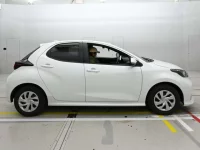Toyota YARIS лот № 36152 оценка 5  с аукциона в Японии 2