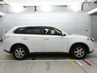 Mitsubishi OUTLANDER лот № 10120 оценка 3.5  с аукциона в Японии 2