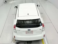 Toyota PRIUS ALPHA лот № 30381 оценка 4  с аукциона в Японии 7