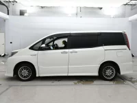 Toyota NOAH лот № 30502 оценка 4.5  с аукциона в Японии 2