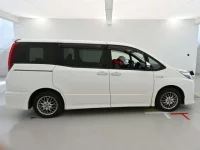Toyota NOAH лот № 30454 оценка 3.5  с аукциона в Японии 2