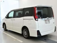 Toyota NOAH лот № 30454 оценка 3.5  с аукциона в Японии 4