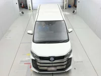Toyota NOAH лот № 10059 оценка 5  с аукциона в Японии 6