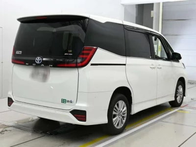 Toyota NOAH  с аукциона в Японии
