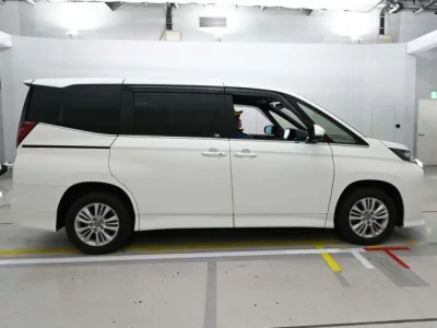 Toyota NOAH  с аукциона в Японии