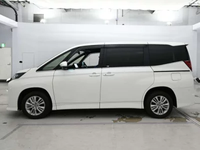 Toyota NOAH  с аукциона в Японии