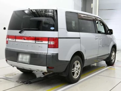 Mitsubishi DELICA D5
