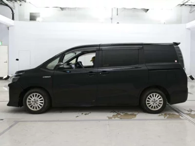 Toyota VOXY  с аукциона в Японии