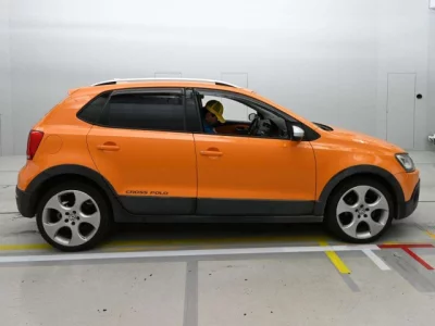 Volkswagen CROSS POLO
