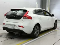 Volvo V40 лот № 38114 оценка 4  с аукциона в Японии 1