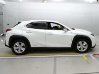 Lexus UX лот № 36334 оценка 5  с аукциона в Японии 2