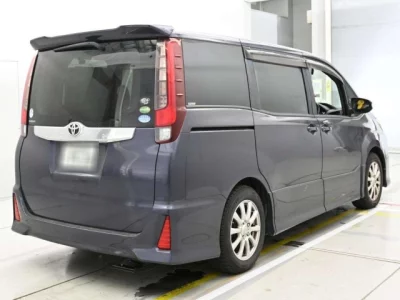 Toyota NOAH  с аукциона в Японии
