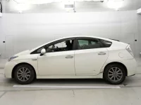 Toyota PRIUS PHV лот № 10246 оценка RA  с аукциона в Японии 3